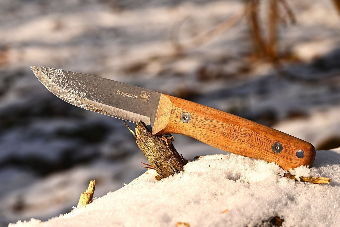 Fixed-blade knife for a winter hike in snowy conditions